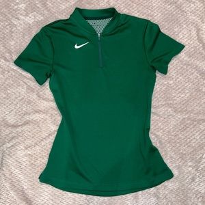 Nike Dri-Fit Top 💚🤍